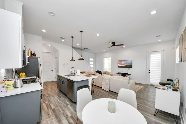 1066 Mansfield Street, Houston, TX 77091