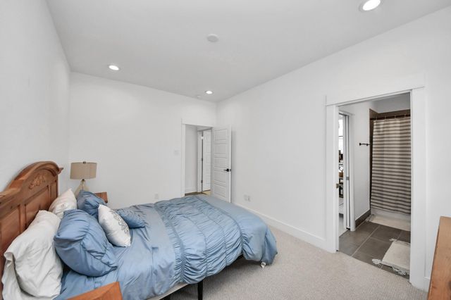 1066 Mansfield Street, Houston, TX 77091