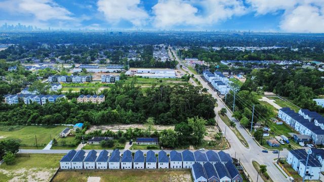 1066 Mansfield Street, Houston, TX 77091