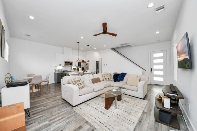 1066 Mansfield Street, Houston, TX 77091