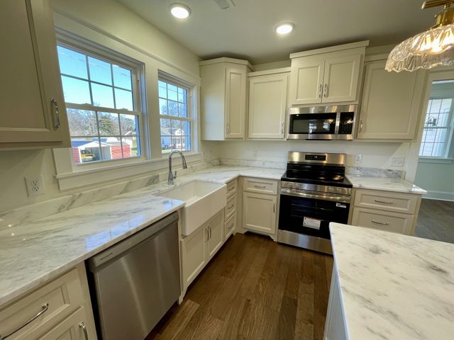 330 Jackson Ave, Lawrenceburg, TN 38464