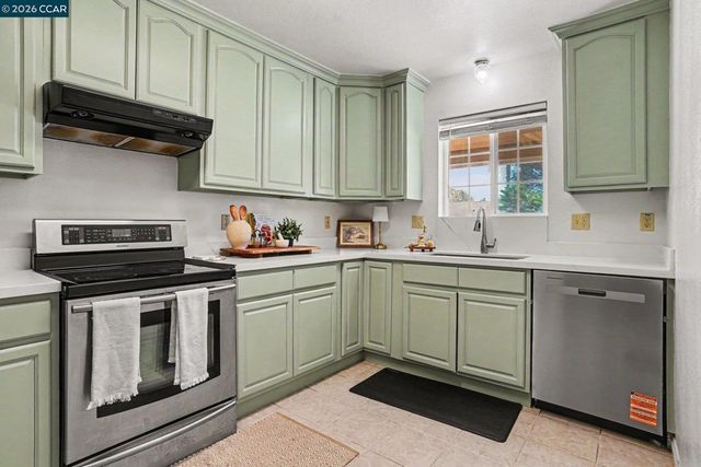 3570 Somerset Ave, Castro Valley, CA 94546