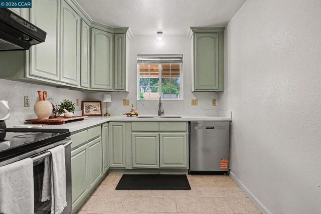 3570 Somerset Ave, Castro Valley, CA 94546