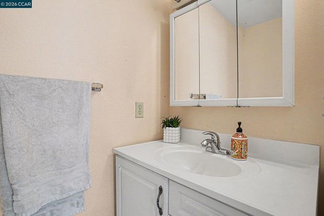3570 Somerset Ave, Castro Valley, CA 94546