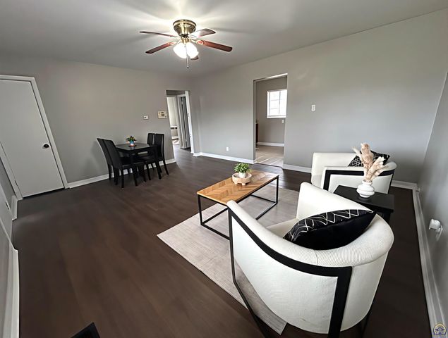 3387 SW Clare AVE, Topeka, KS 66611