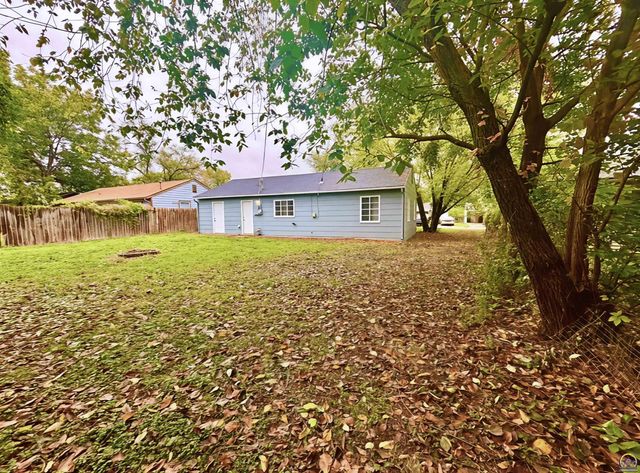 3387 SW Clare AVE, Topeka, KS 66611