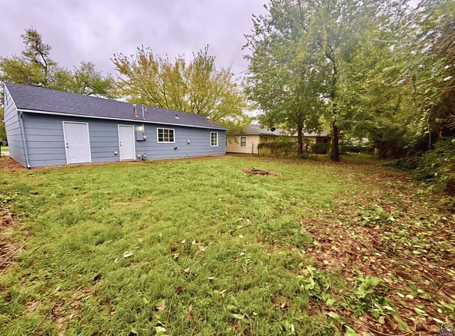 3387 SW Clare AVE, Topeka, KS 66611