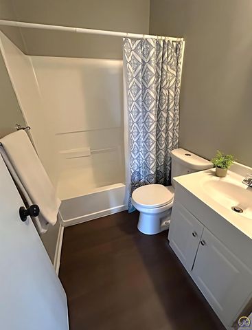 3387 SW Clare AVE, Topeka, KS 66611