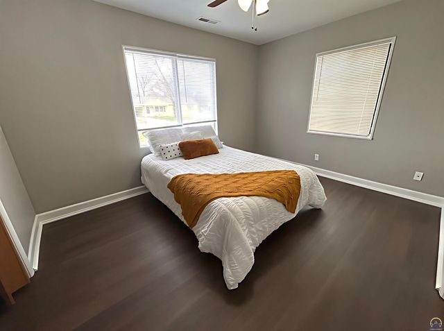 3387 SW Clare AVE, Topeka, KS 66611