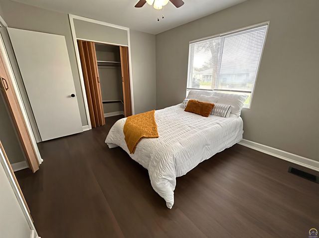 3387 SW Clare AVE, Topeka, KS 66611