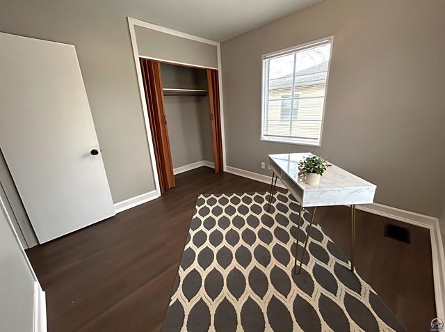 3387 SW Clare AVE, Topeka, KS 66611