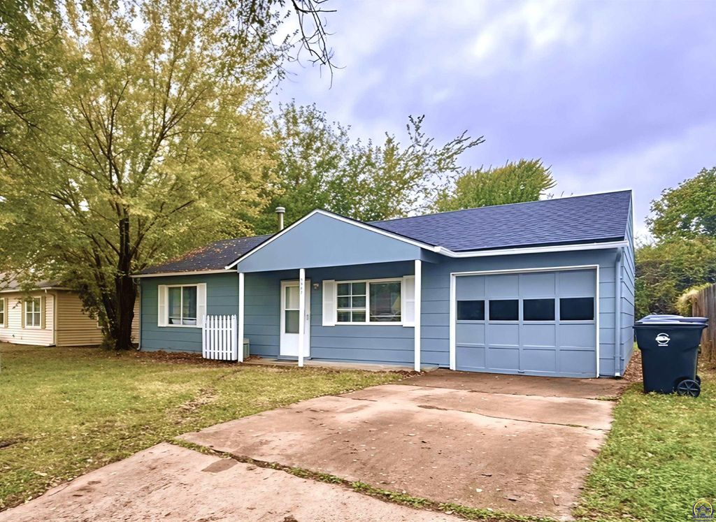 3387 SW Clare AVE, Topeka, KS 66611