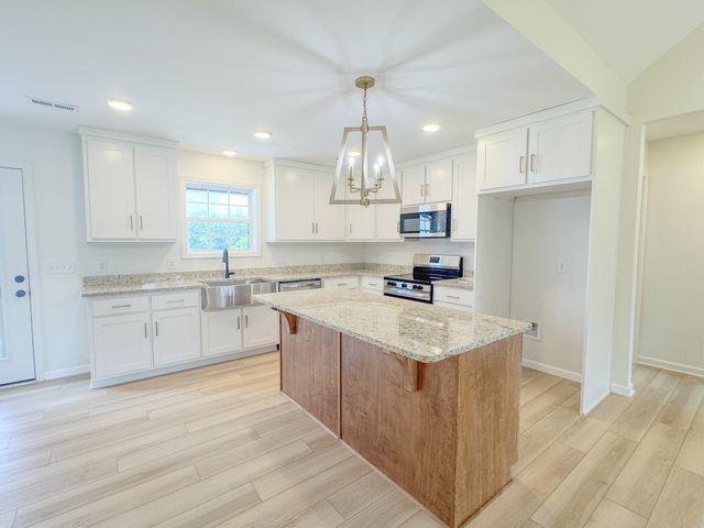 4649 Scottsville Rd, Lafayette, TN 37083