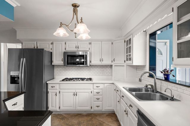 1442 Saint Andrews Drive, Schererville, IN 46375