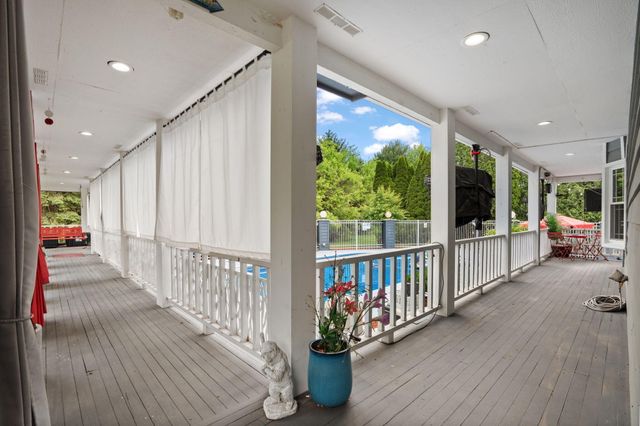 1442 Saint Andrews Drive, Schererville, IN 46375