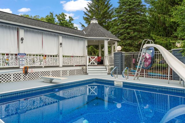 1442 Saint Andrews Drive, Schererville, IN 46375