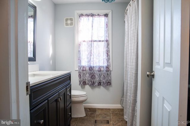 231 W LOCUST ST, Mechanicsburg, PA 17055