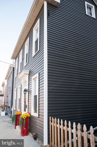 231 W LOCUST ST, Mechanicsburg, PA 17055