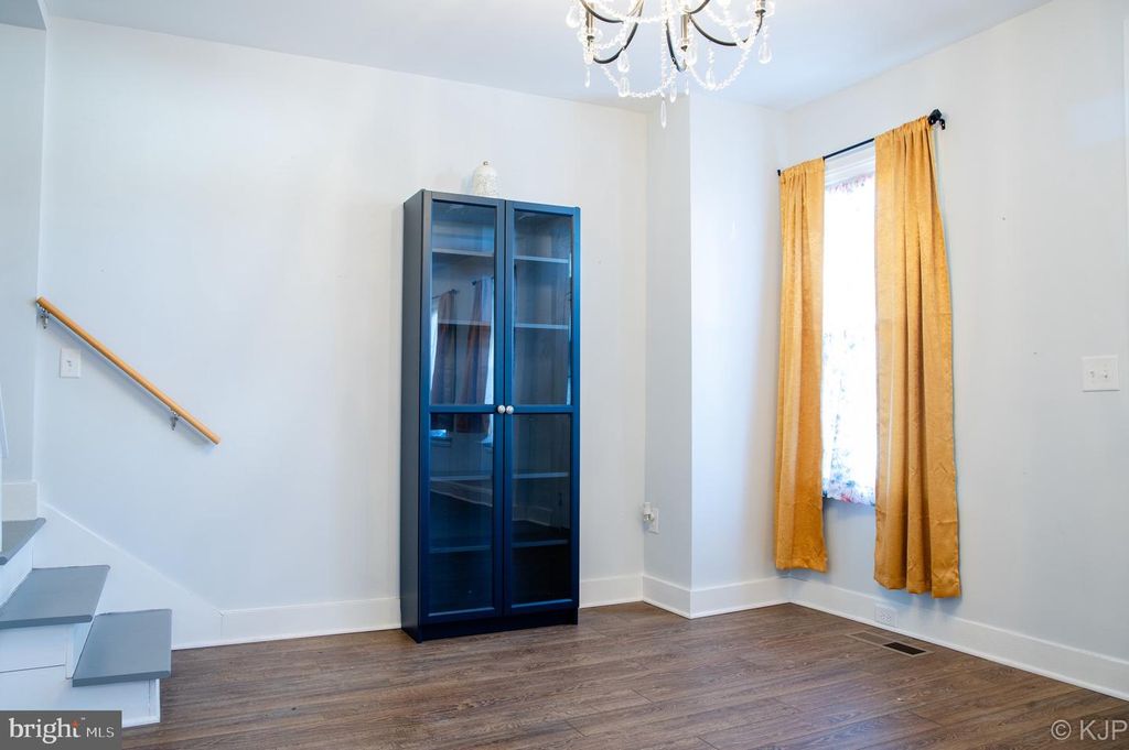 Image 10 of property listing at 231 W LOCUST ST, Mechanicsburg, PA 17055