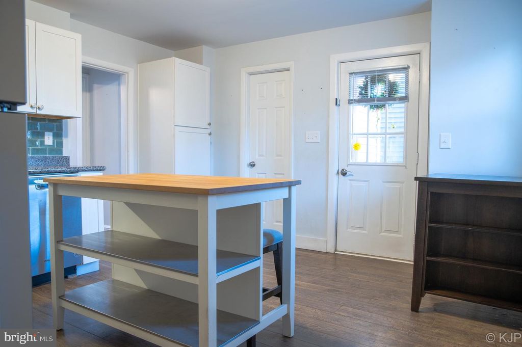 Image 16 of property listing at 231 W LOCUST ST, Mechanicsburg, PA 17055