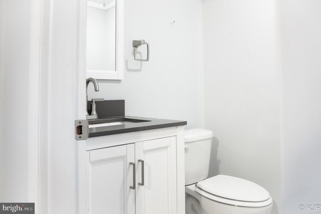 Image 19 of property listing at 231 W LOCUST ST, Mechanicsburg, PA 17055