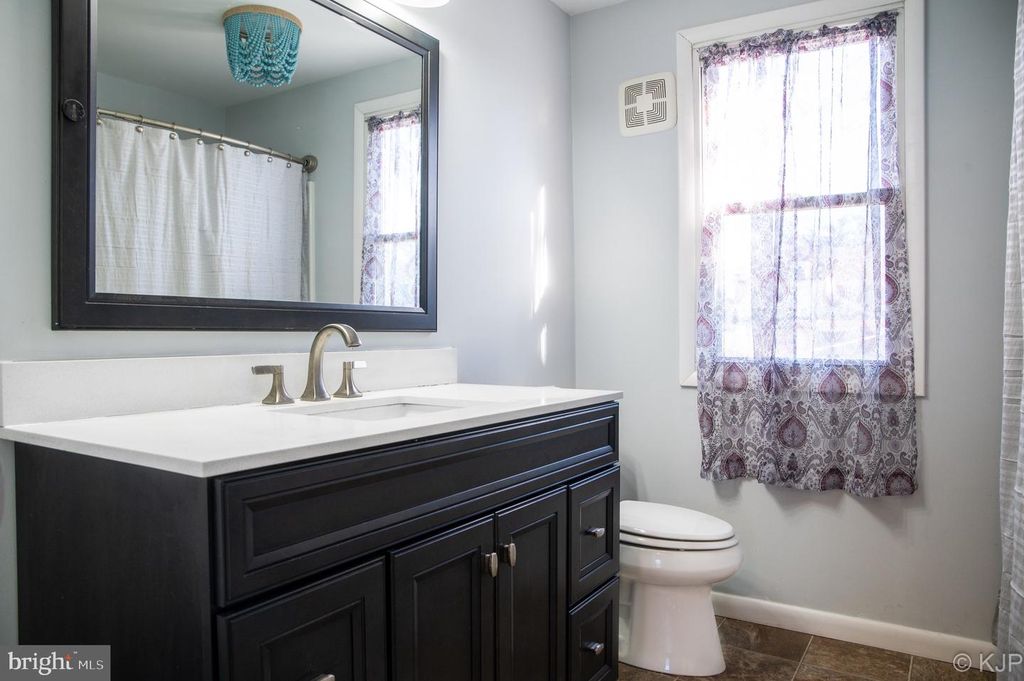 Image 24 of property listing at 231 W LOCUST ST, Mechanicsburg, PA 17055