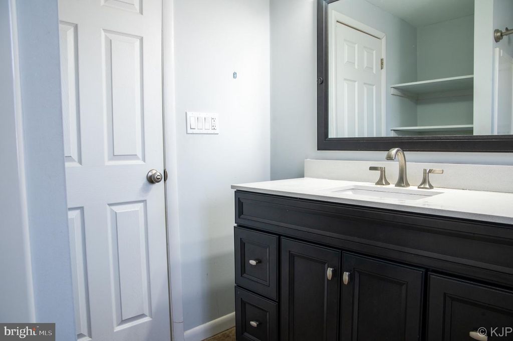 Image 26 of property listing at 231 W LOCUST ST, Mechanicsburg, PA 17055