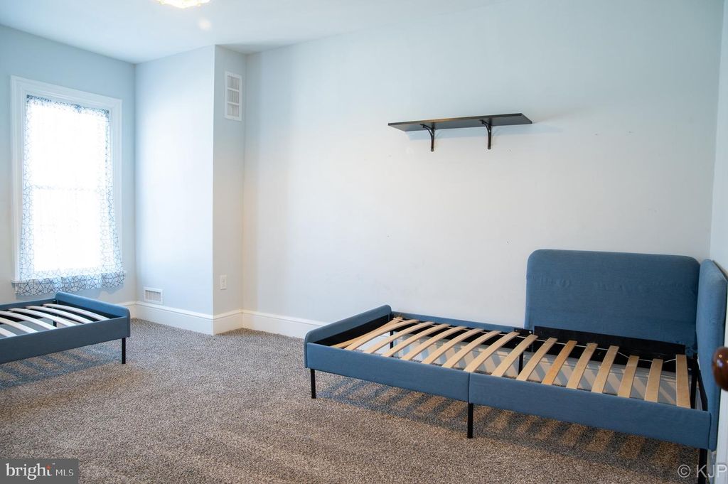 Image 32 of property listing at 231 W LOCUST ST, Mechanicsburg, PA 17055