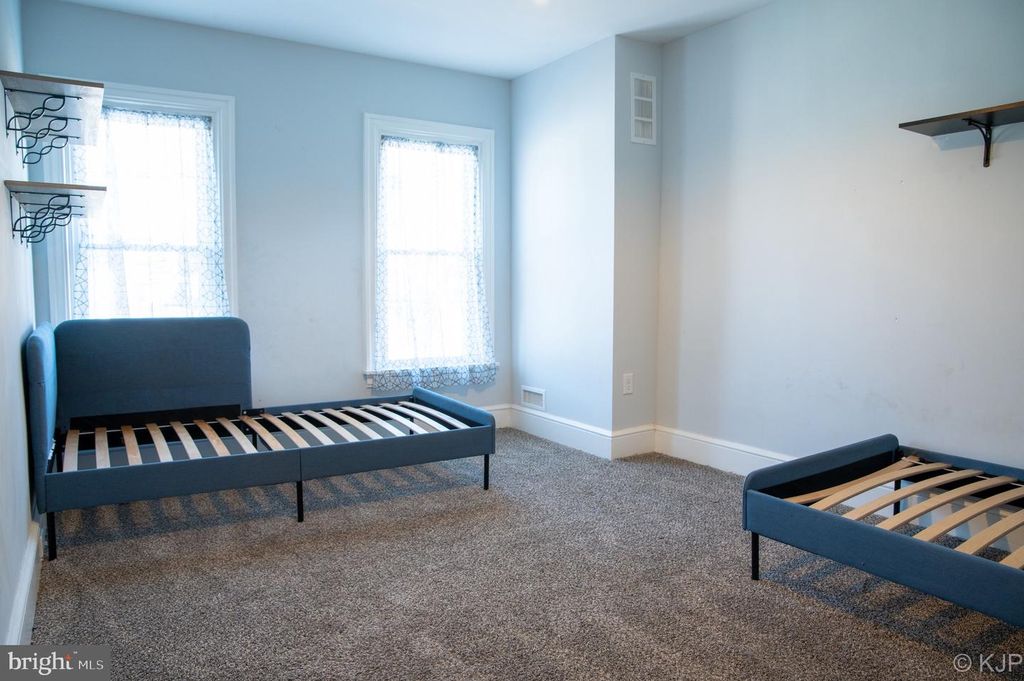 Image 33 of property listing at 231 W LOCUST ST, Mechanicsburg, PA 17055