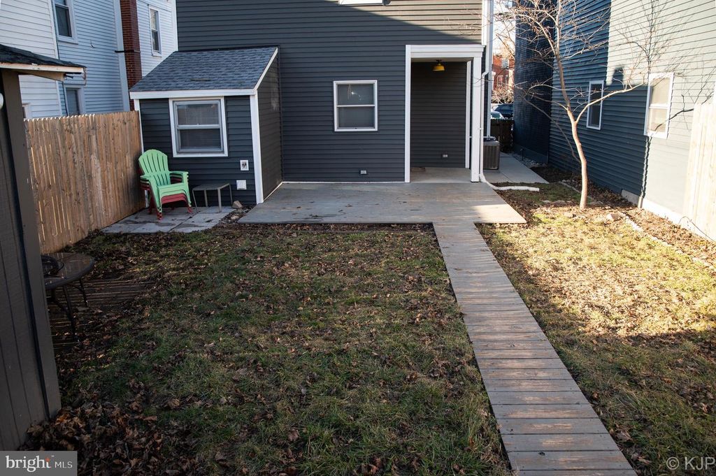 Image 4 of property listing at 231 W LOCUST ST, Mechanicsburg, PA 17055