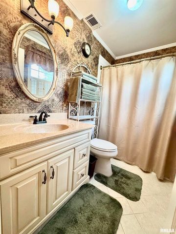 9879 Steel City Road, Benton, IL 62812