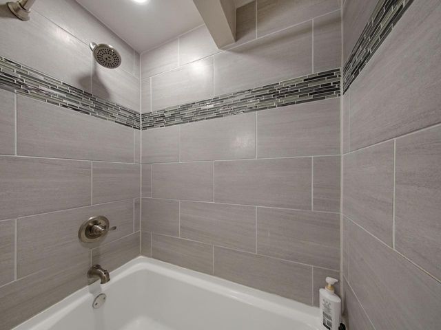 1735 S Oneida STREET, Green Bay, WI 54304