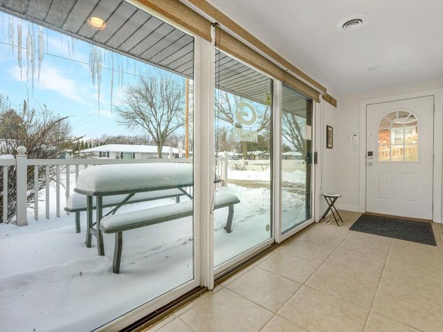 1735 S Oneida STREET, Green Bay, WI 54304