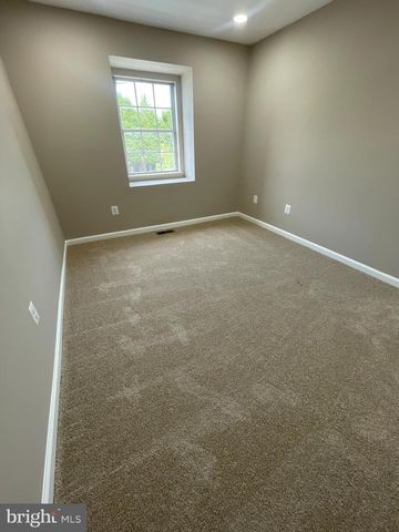 9015 CONGRESS PL, Landover, MD 20785