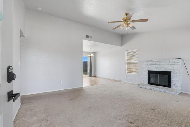 1707 Chateau Dr, Olivehurst, CA 95961