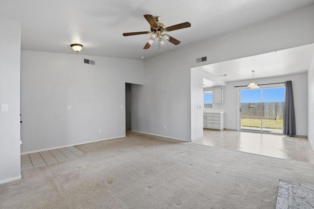 1707 Chateau Dr, Olivehurst, CA 95961