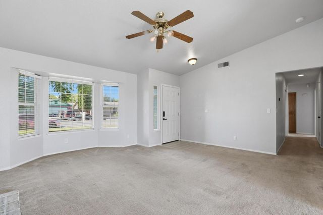 1707 Chateau Dr, Olivehurst, CA 95961