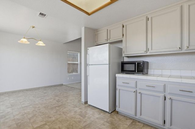 1707 Chateau Dr, Olivehurst, CA 95961
