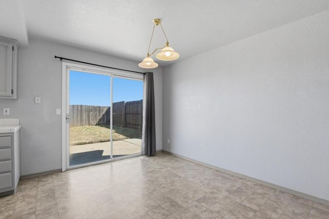 1707 Chateau Dr, Olivehurst, CA 95961