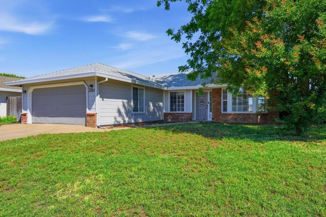 1707 Chateau Dr, Olivehurst, CA 95961
