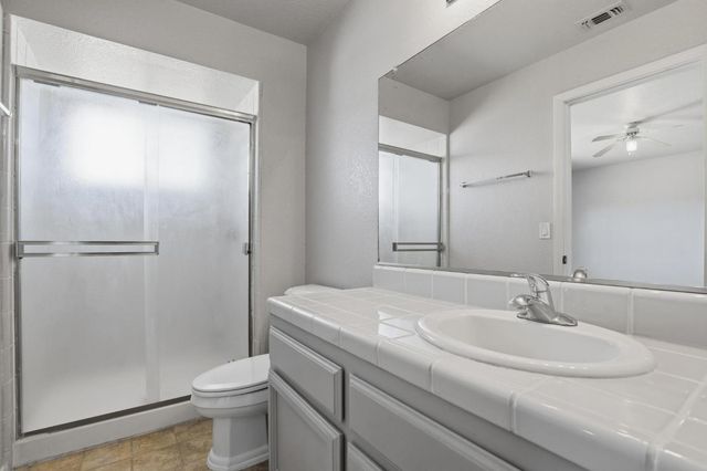 1707 Chateau Dr, Olivehurst, CA 95961