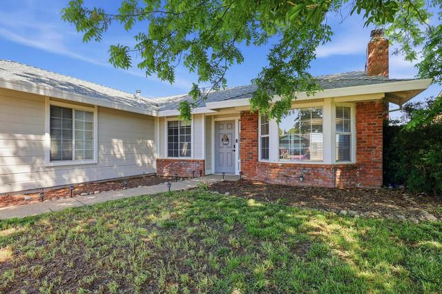 1707 Chateau Dr, Olivehurst, CA 95961