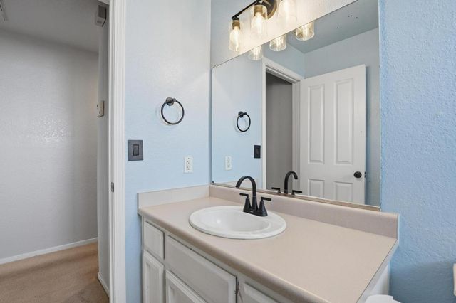 1707 Chateau Dr, Olivehurst, CA 95961