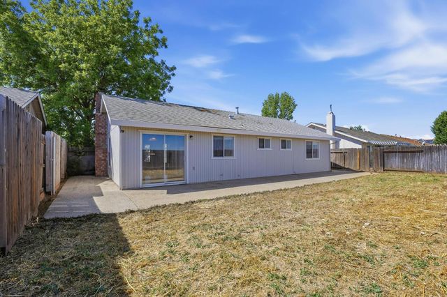 1707 Chateau Dr, Olivehurst, CA 95961