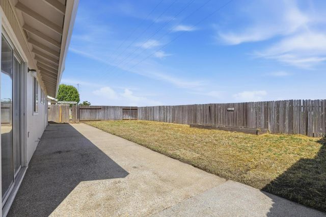 1707 Chateau Dr, Olivehurst, CA 95961
