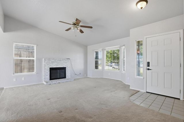 1707 Chateau Dr, Olivehurst, CA 95961