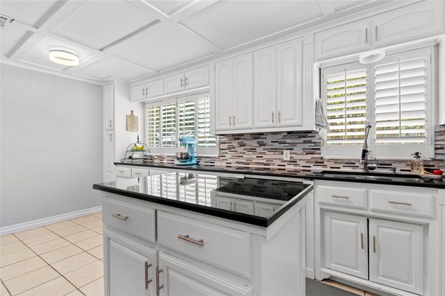 2900 Bedfordshire, Bedford, TX 76021