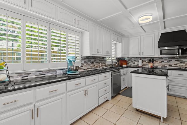 2900 Bedfordshire, Bedford, TX 76021