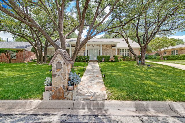 2900 Bedfordshire, Bedford, TX 76021