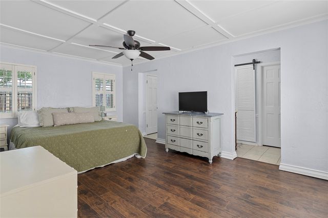 2900 Bedfordshire, Bedford, TX 76021